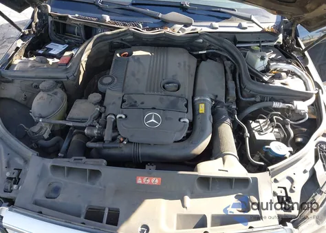 2012 Mercedes-Benz C 250 Sport z USA, uszkodzony, nr VIN WDDGF4HB7CR210806